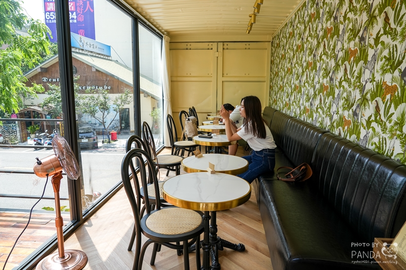 新竹竹北｜Ni Café 妮咖啡．竹北大遠百周邊超夯的貨櫃咖啡廳，還有愜意的露營風格～ @Panda&#039;s paradise