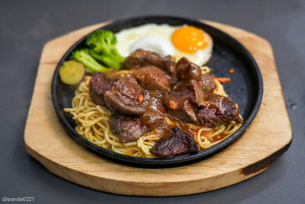 桃園中壢｜300° STEAK青埔店．人氣排隊牛排重新開幕，玉米濃湯飲料霜淇淋無限供應！ @Panda&#039;s paradise