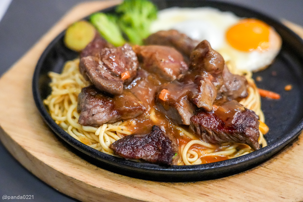 桃園中壢｜300° STEAK青埔店．人氣排隊牛排重新開幕，玉米濃湯飲料霜淇淋無限供應！ @Panda&#039;s paradise