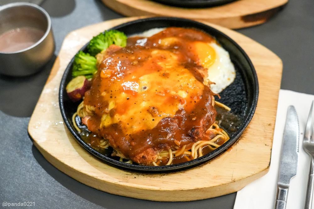 桃園中壢｜300° STEAK青埔店．人氣排隊牛排重新開幕，玉米濃湯飲料霜淇淋無限供應！ @Panda&#039;s paradise