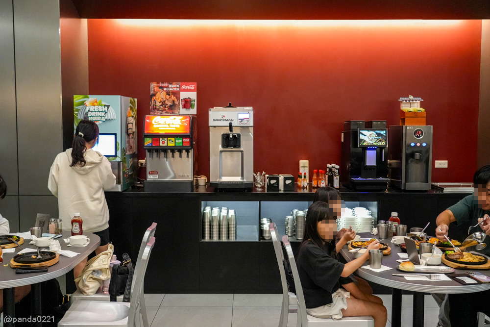 桃園中壢｜300° STEAK青埔店．人氣排隊牛排重新開幕，玉米濃湯飲料霜淇淋無限供應！ @Panda&#039;s paradise