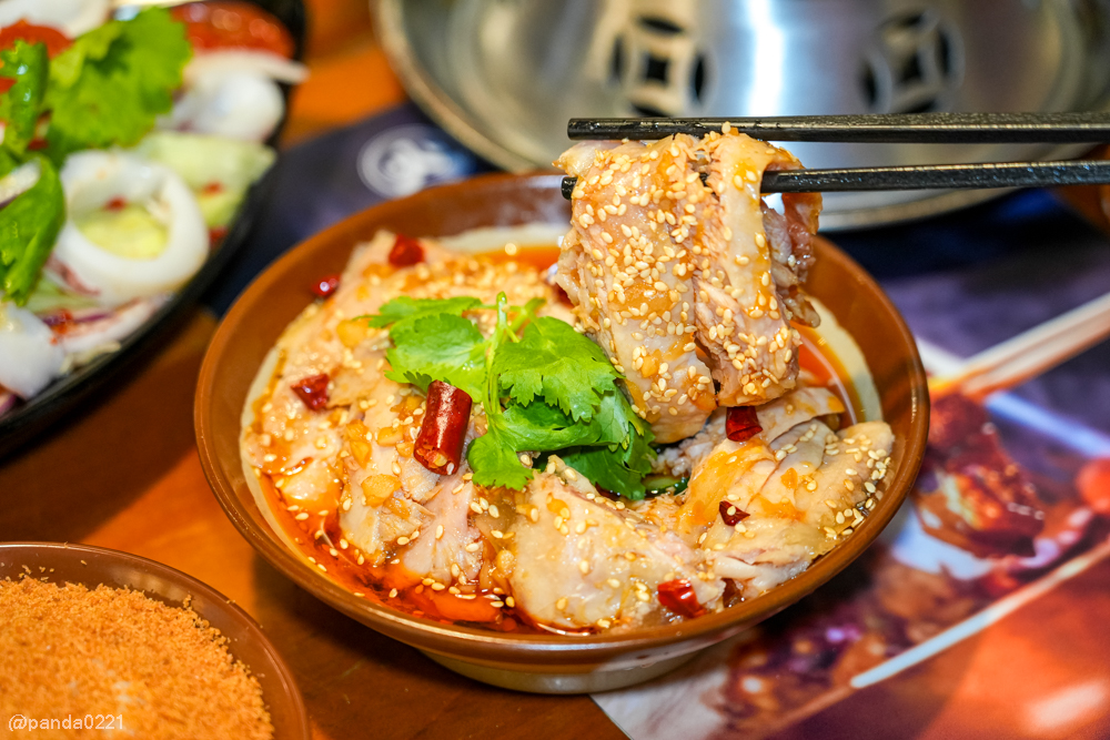 桃園楊梅｜薑太宮市井小火鍋(楊梅店)．288元起爽吃臉盆煙囪鍋，全台獨家火鍋雞也太狂！ @Panda&#039;s paradise