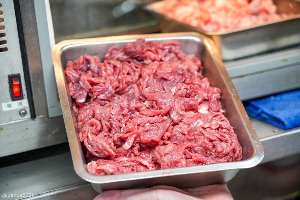桃園｜台南牛饕溫體牛肉湯(桃園店)，牛肉湯、肉燥飯、牛雜熱炒通通吃得到 @Panda&#039;s paradise