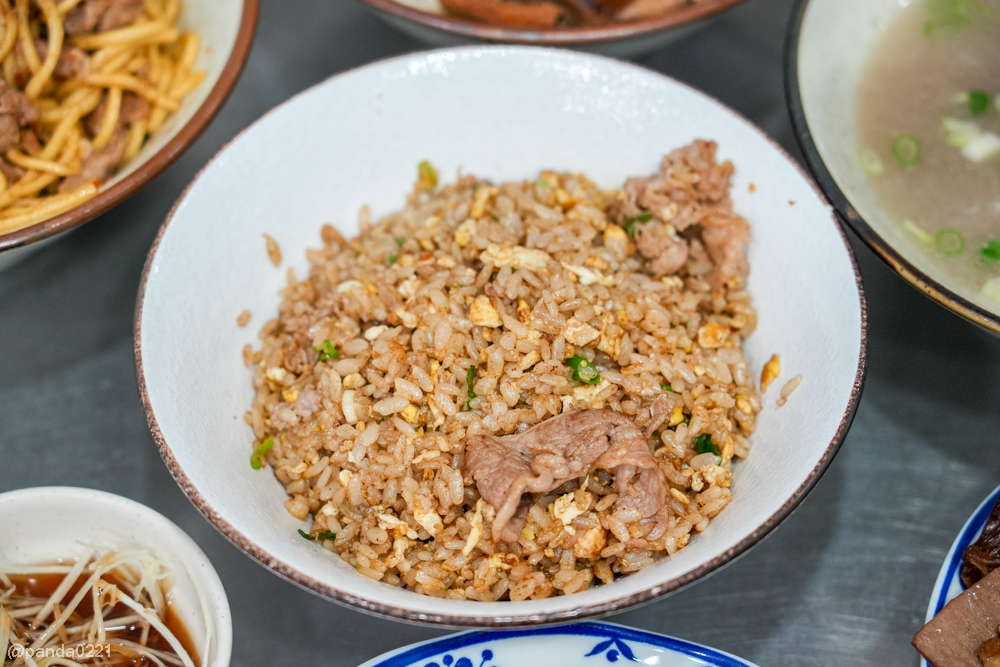 桃園｜台南牛饕溫體牛肉湯(桃園店)，牛肉湯、肉燥飯、牛雜熱炒通通吃得到 @Panda&#039;s paradise