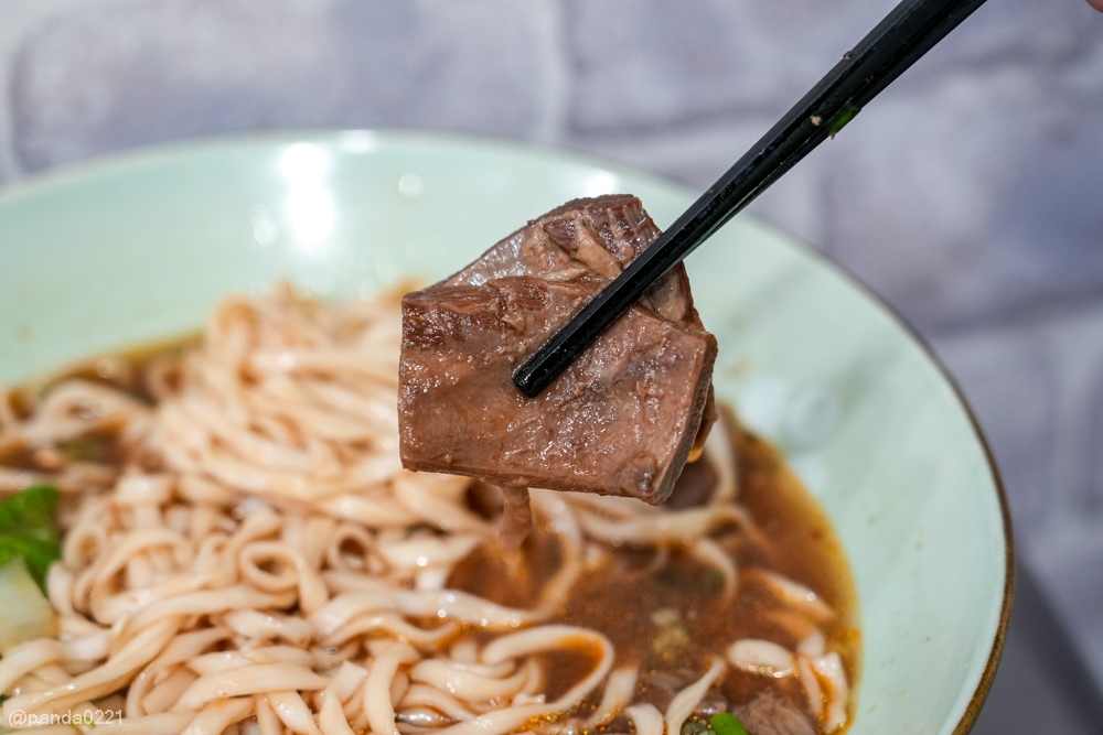 桃園｜台南牛饕溫體牛肉湯(桃園店)，牛肉湯、肉燥飯、牛雜熱炒通通吃得到 @Panda&#039;s paradise