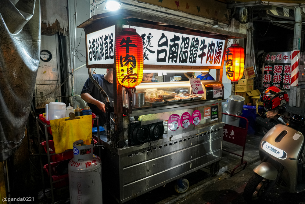 桃園｜台南牛饕溫體牛肉湯(桃園店)，牛肉湯、肉燥飯、牛雜熱炒通通吃得到 @Panda&#039;s paradise