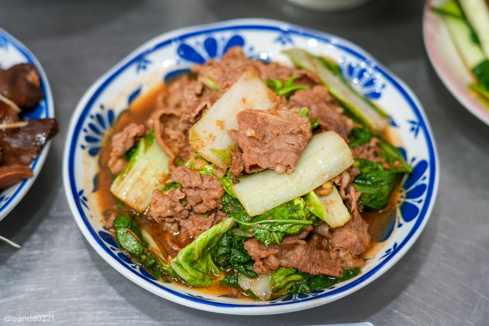 桃園｜台南牛饕溫體牛肉湯(桃園店)，牛肉湯、肉燥飯、牛雜熱炒通通吃得到 @Panda&#039;s paradise