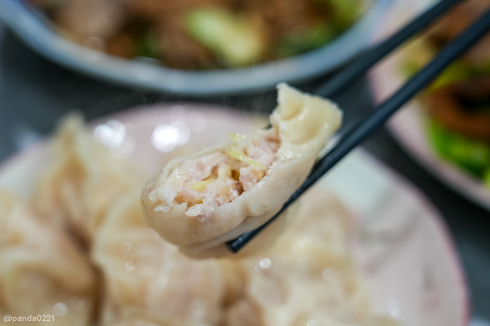 桃園｜台南牛饕溫體牛肉湯(桃園店)，牛肉湯、肉燥飯、牛雜熱炒通通吃得到 @Panda&#039;s paradise