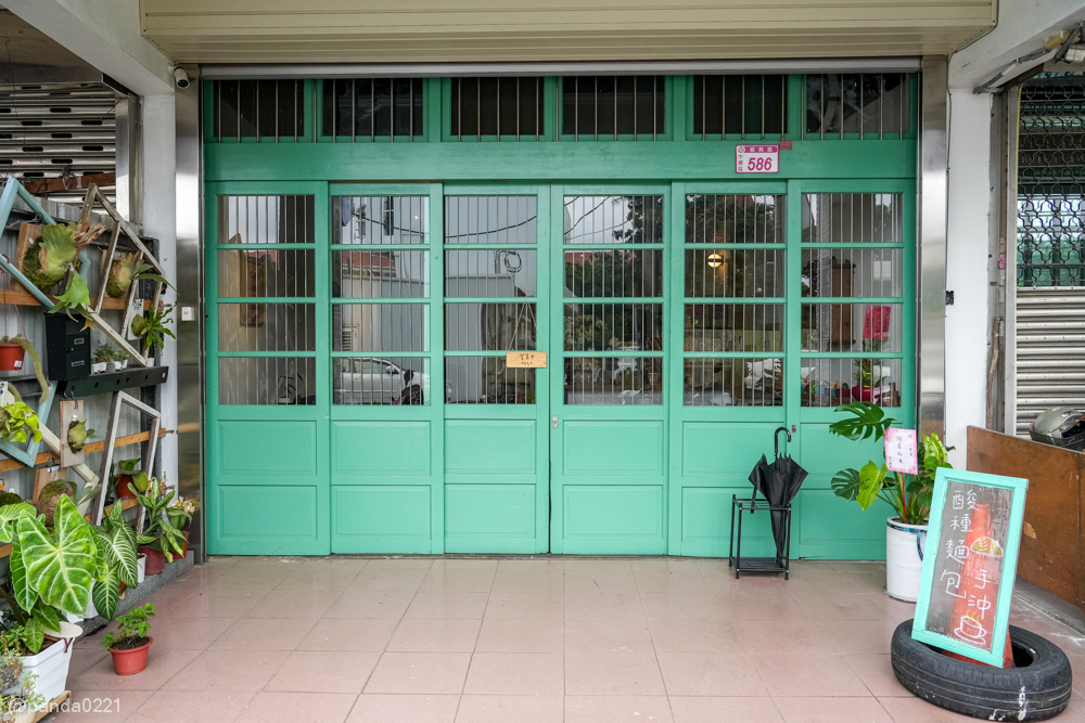 桃園中壢｜三春家café．中壢新開幕復古風咖啡廳，寵物友善還有酸種麵包！ @Panda&#039;s paradise