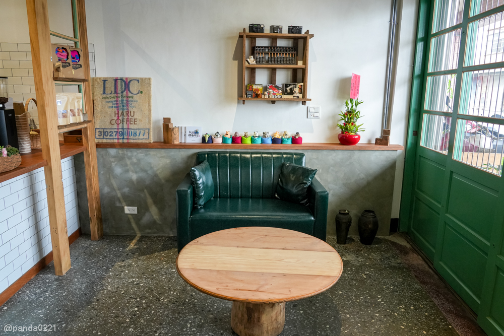 桃園中壢｜三春家café．中壢新開幕復古風咖啡廳，寵物友善還有酸種麵包！ @Panda&#039;s paradise