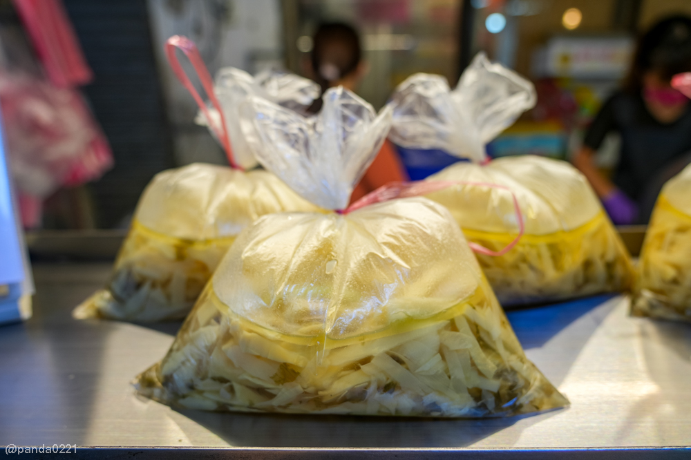 桃園中壢｜雞霸分-甘蔗雞、鹹水雞(內壢店)．內壢市場超人氣雞肉，半隻整隻想吃就買！ @Panda&#039;s paradise