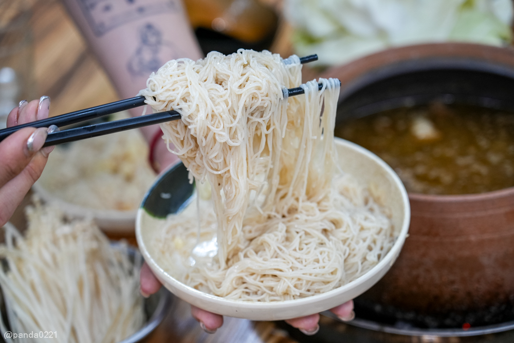 桃園平鎮｜老烘爐羊雞城．龍岡大操場旁必吃羊肉爐烏骨雞！ @Panda&#039;s paradise