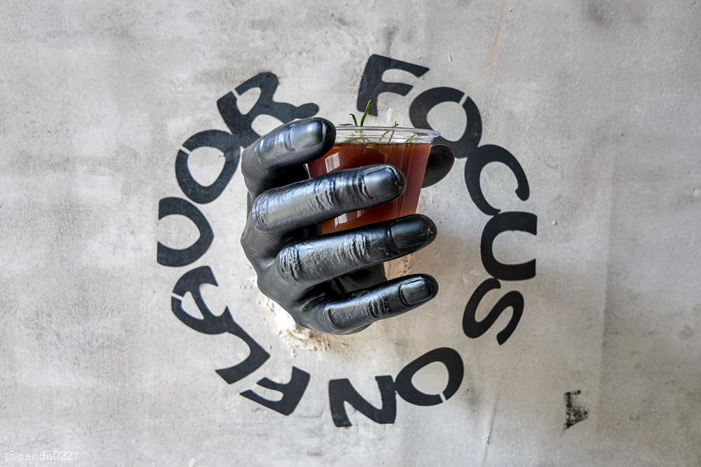 桃園中壢｜FOCUS ON FLAVOR 2．黑色巨手地標的中原隱藏版工業風咖啡廳 @Panda&#039;s paradise