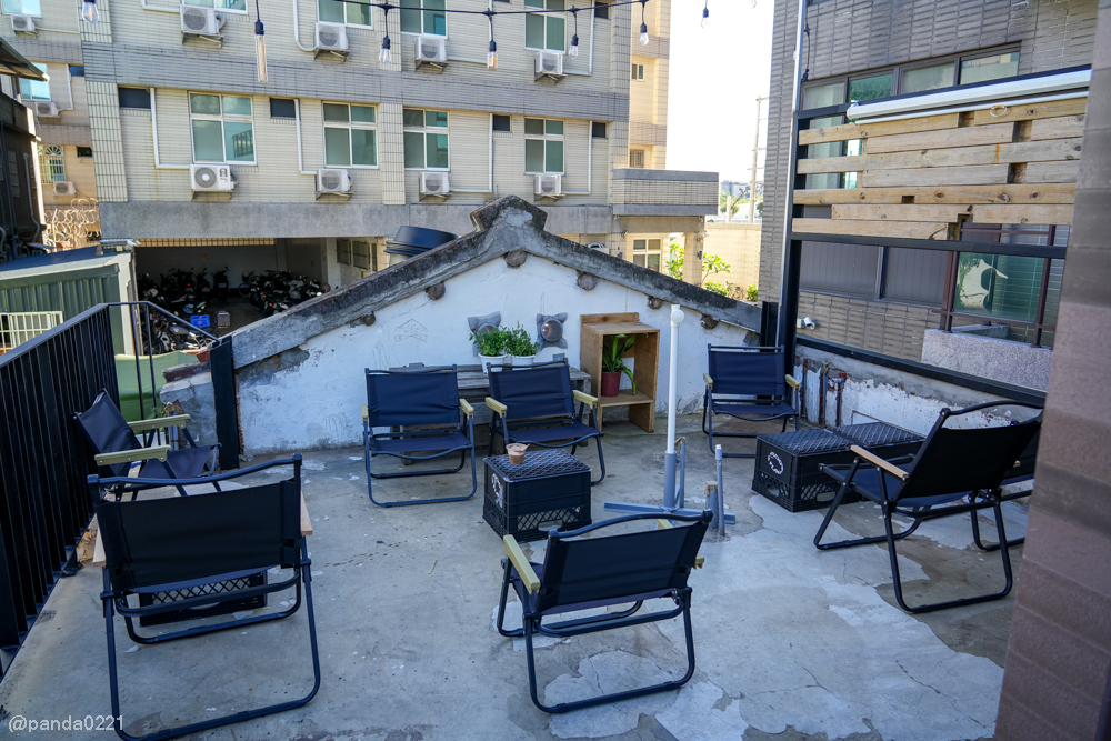 桃園中壢｜FOCUS ON FLAVOR 2．黑色巨手地標的中原隱藏版工業風咖啡廳 @Panda&#039;s paradise