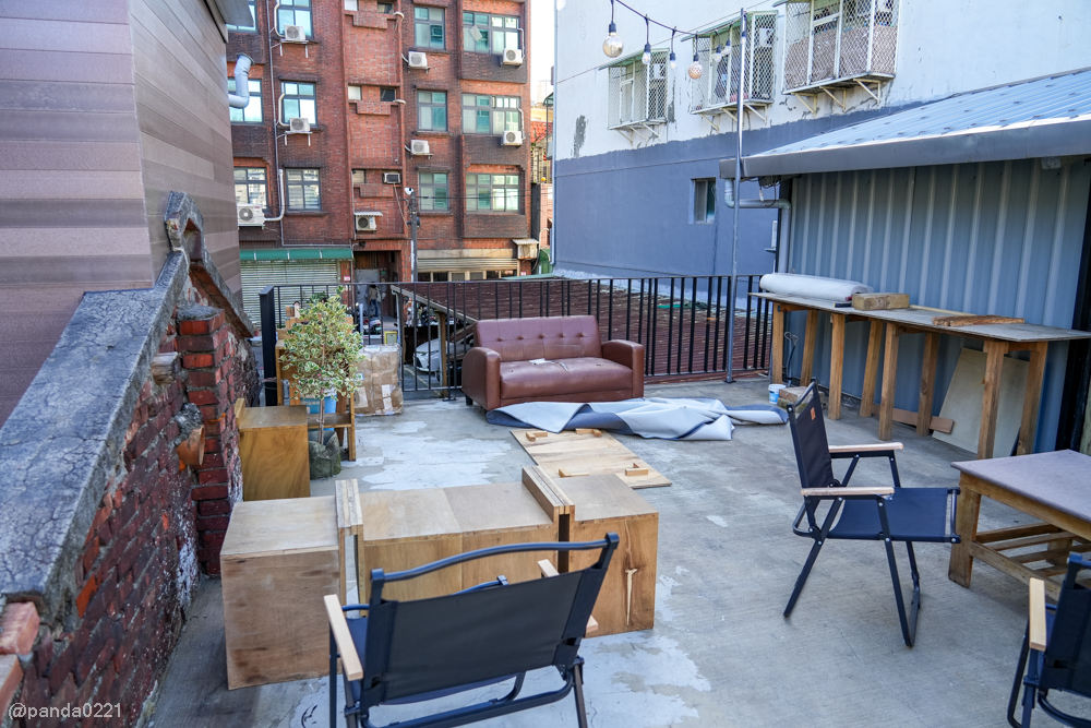 桃園中壢｜FOCUS ON FLAVOR 2．黑色巨手地標的中原隱藏版工業風咖啡廳 @Panda&#039;s paradise