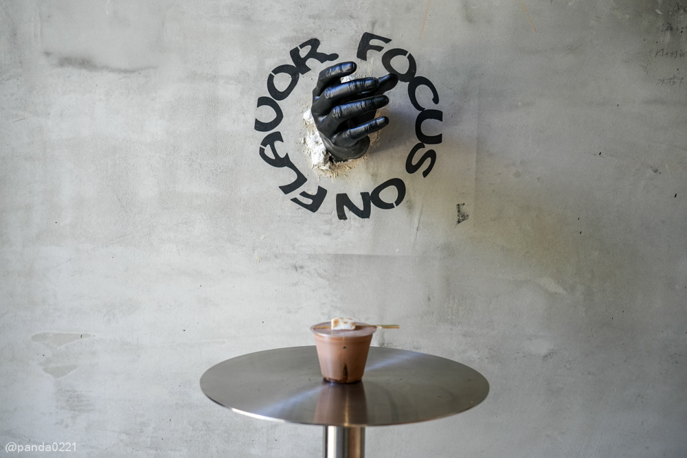 桃園中壢｜FOCUS ON FLAVOR 2．黑色巨手地標的中原隱藏版工業風咖啡廳 @Panda&#039;s paradise
