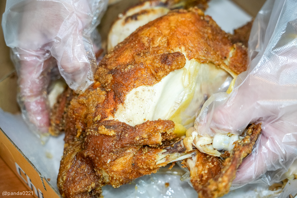 桃園｜金小蔥雞湯米粉．整隻土雞上桌，30隻鹿野土雞慢熬湯底，海鮮米粉澎派，還有超人氣隱藏版炸全雞！ @Panda&#039;s paradise