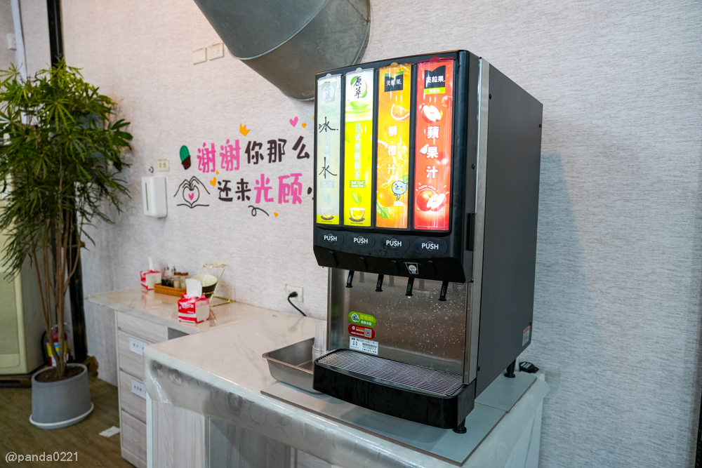 桃園｜金小蔥雞湯米粉．整隻土雞上桌，30隻鹿野土雞慢熬湯底，海鮮米粉澎派，還有超人氣隱藏版炸全雞！ @Panda&#039;s paradise