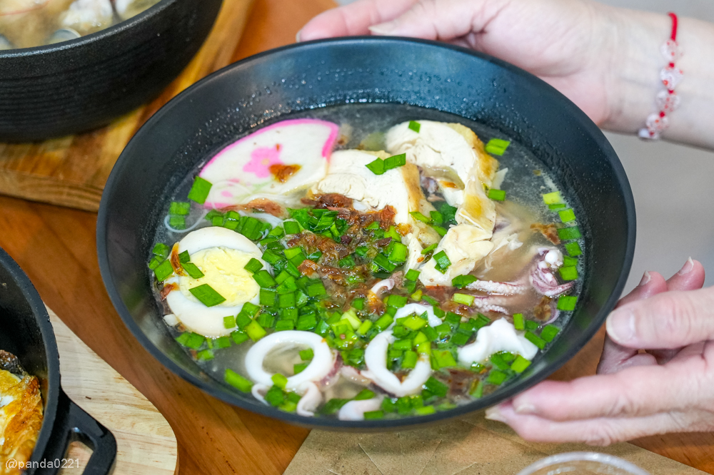 桃園｜金小蔥雞湯米粉．整隻土雞上桌，30隻鹿野土雞慢熬湯底，海鮮米粉澎派，還有超人氣隱藏版炸全雞！ @Panda&#039;s paradise