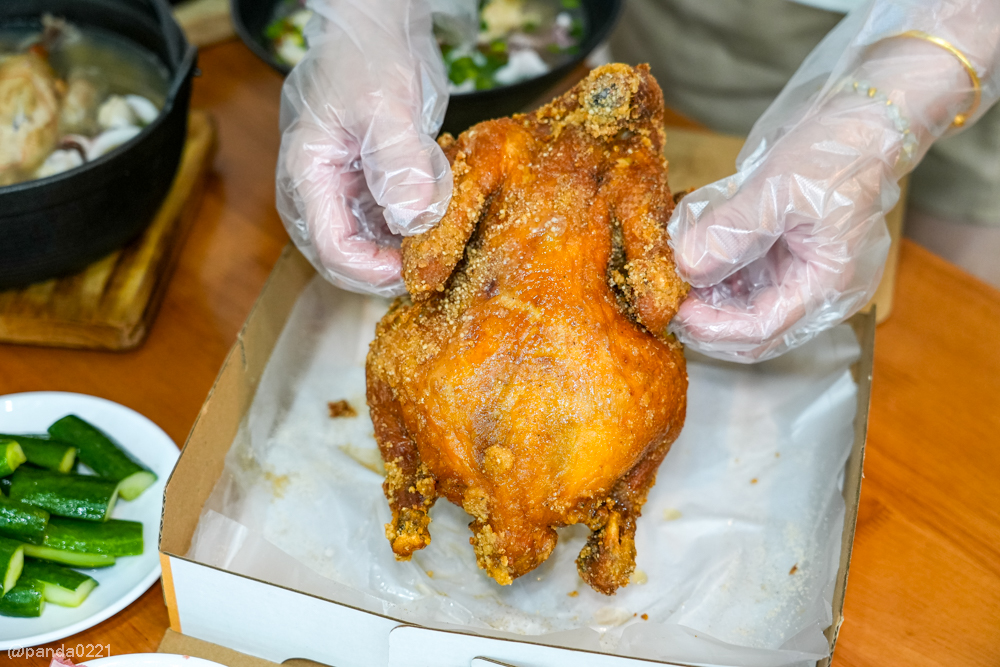 桃園｜金小蔥雞湯米粉．整隻土雞上桌，30隻鹿野土雞慢熬湯底，海鮮米粉澎派，還有超人氣隱藏版炸全雞！ @Panda&#039;s paradise