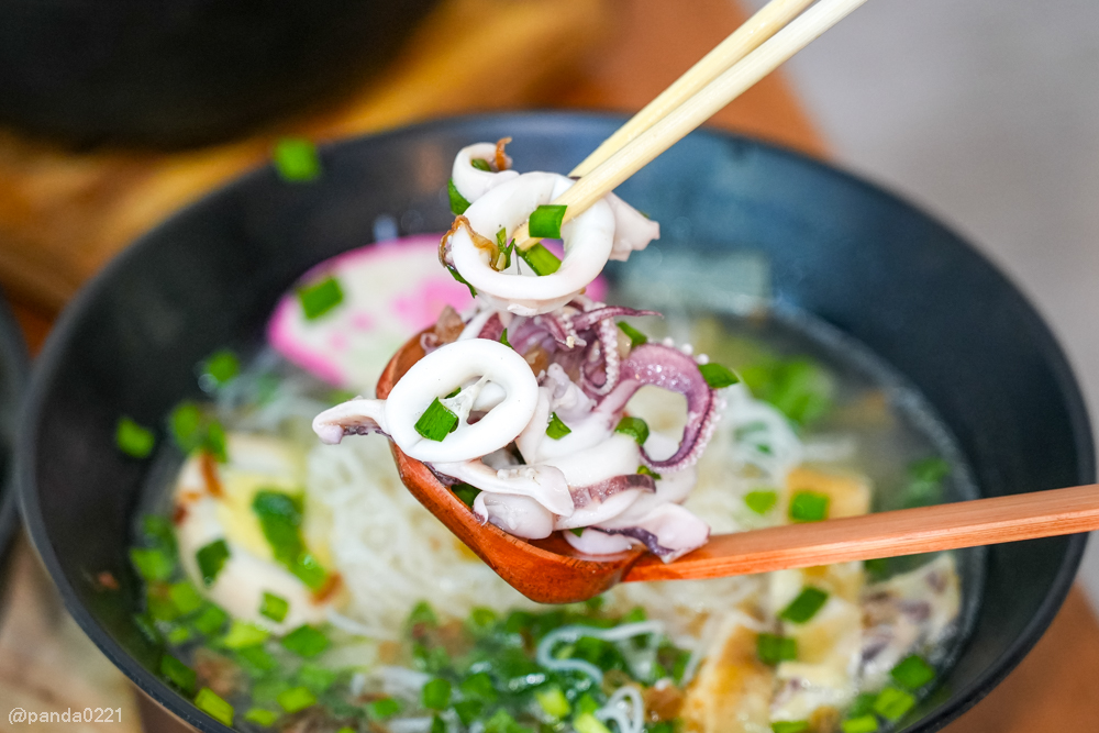 桃園｜金小蔥雞湯米粉．整隻土雞上桌，30隻鹿野土雞慢熬湯底，海鮮米粉澎派，還有超人氣隱藏版炸全雞！ @Panda&#039;s paradise