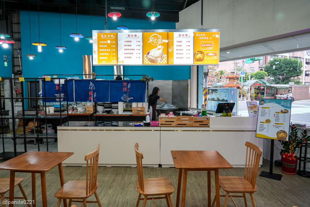 桃園｜金小蔥雞湯米粉．整隻土雞上桌，30隻鹿野土雞慢熬湯底，海鮮米粉澎派，還有超人氣隱藏版炸全雞！ @Panda&#039;s paradise