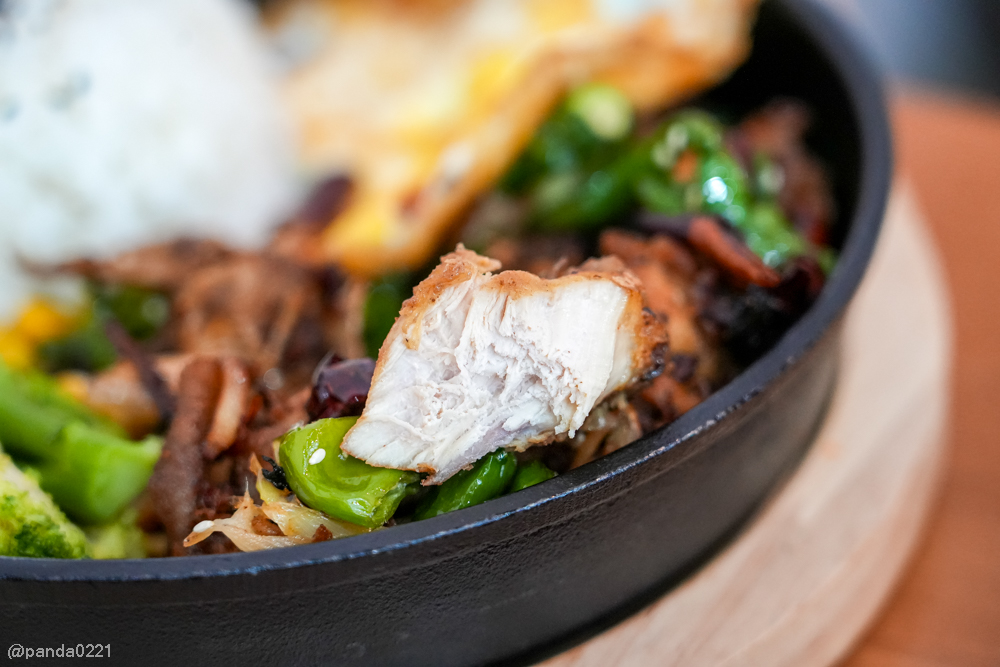 桃園｜金小蔥雞湯米粉．整隻土雞上桌，30隻鹿野土雞慢熬湯底，海鮮米粉澎派，還有超人氣隱藏版炸全雞！ @Panda&#039;s paradise