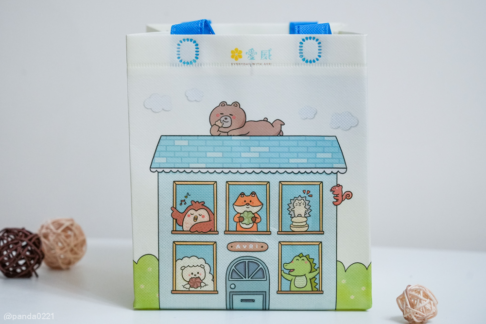 桃園中壢｜愛威鐵盒餅乾華泰快閃櫃．聖誕限定鐵盒與新品千層丹麥棒登場！ @Panda&#039;s paradise