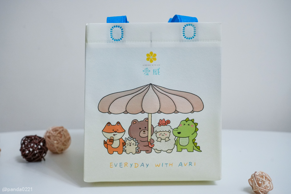 桃園中壢｜愛威鐵盒餅乾華泰快閃櫃．聖誕限定鐵盒與新品千層丹麥棒登場！ @Panda&#039;s paradise