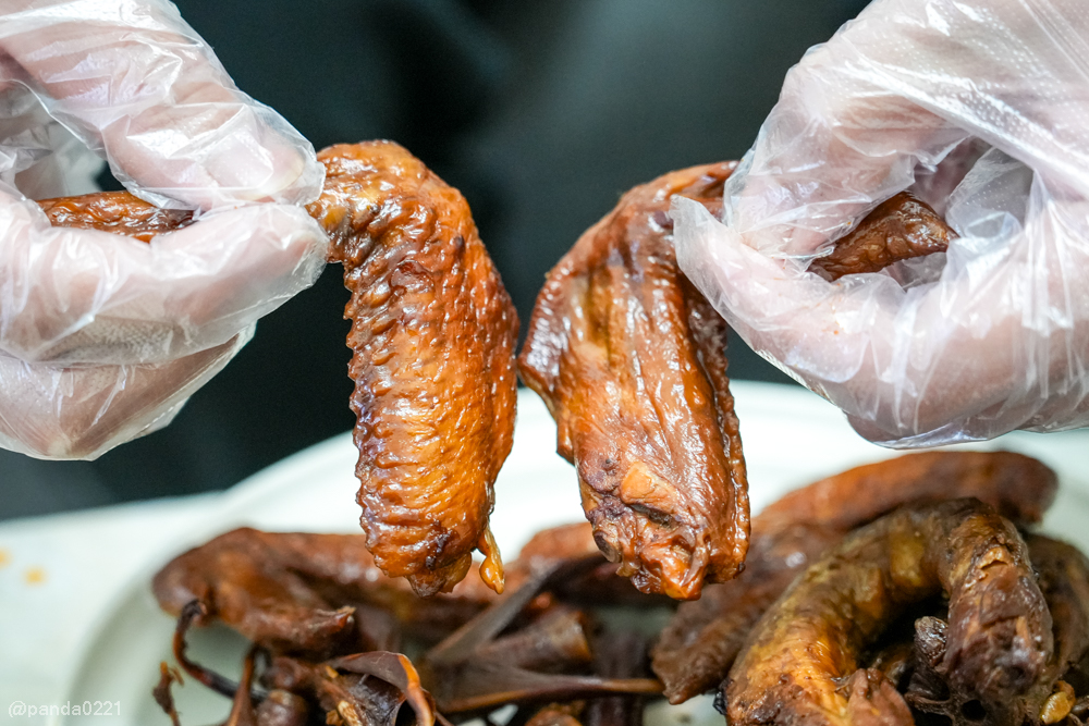 桃園龜山｜陸光眷村老滷，老中醫秘方每日現滷，雞腳鴨翅鴨舌超誘人！ @Panda's paradise