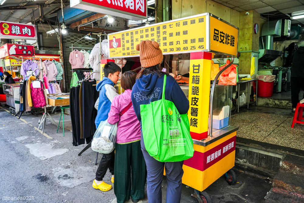 桃園蘆竹｜品安炸雞南崁店．南崁早市人氣炸物，25元起銅板價從早賣到下午！ @Panda's paradise