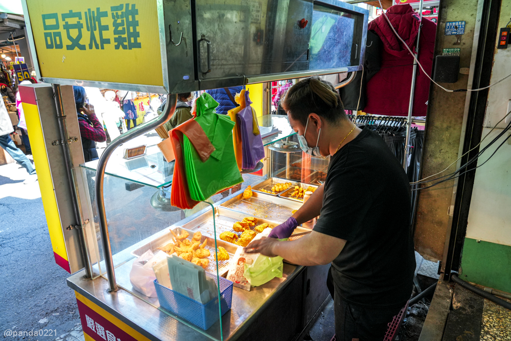 桃園蘆竹｜品安炸雞南崁店．南崁早市人氣炸物，25元起銅板價從早賣到下午！ @Panda's paradise