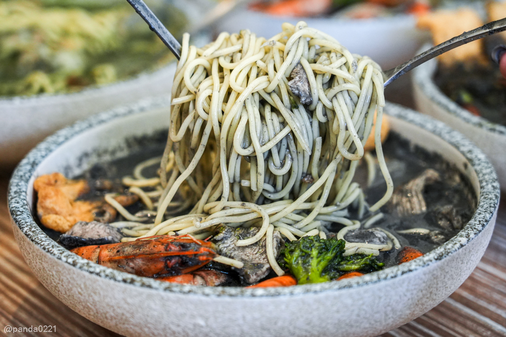 桃園｜義匠義式湯麵-桃園南平店．從紅白青到墨魚汁，義式湯麵的多重風味！ @Panda's paradise