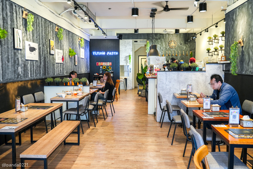 桃園｜義匠義式湯麵-桃園南平店．從紅白青到墨魚汁，義式湯麵的多重風味！ @Panda's paradise