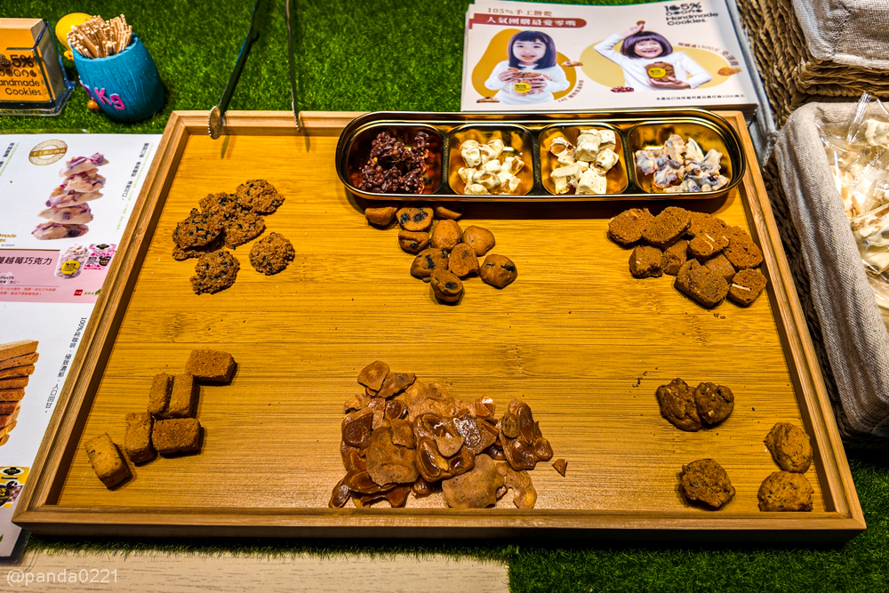 桃園蘆竹｜105%純手工餅乾．台茂快閃限定！杏仁薄片、椰子酥人氣必買，團購超夯手工餅乾推薦 @Panda's paradise