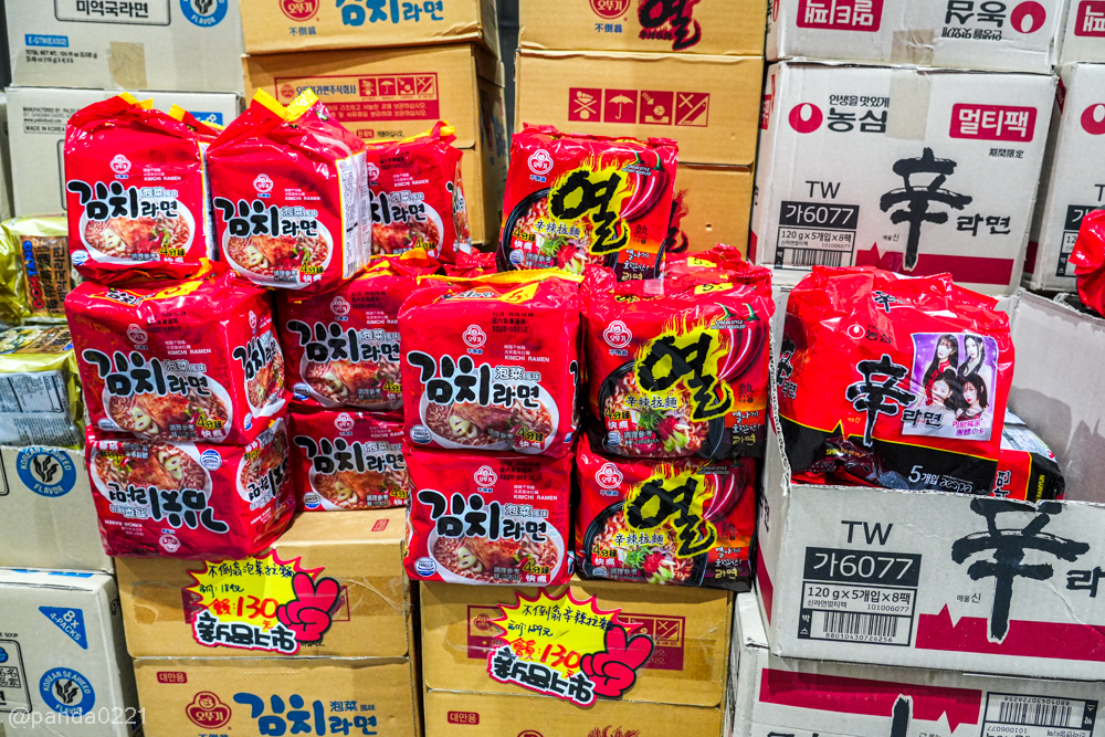 桃園平鎮｜福神愛吃糖．隱藏版進口零食批發倉庫！日韓泰泡麵餅乾超齊全，還有超大免費停車場，零食控快來大買特買！ @Panda's paradise