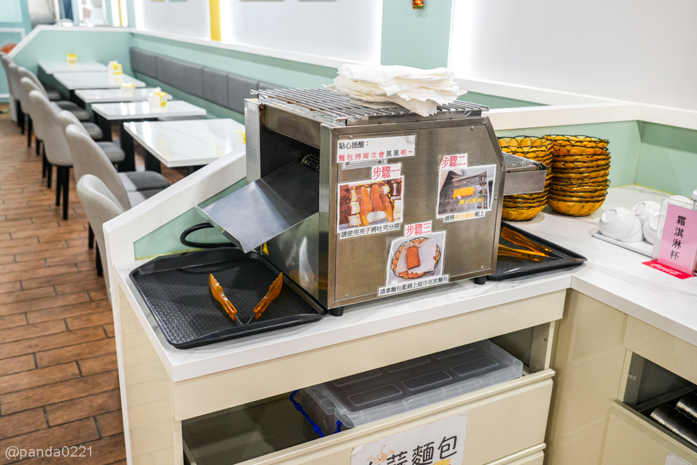 桃園蘆竹｜爭厚厚切牛排南崁五福店．厚度超有誠意的原塊排餐，自助吧主食、例湯到霜淇淋無限供應！ @Panda's paradise