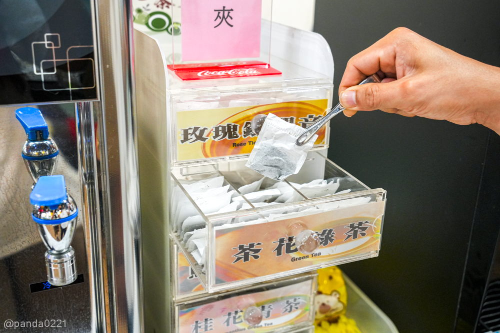 桃園蘆竹｜爭厚厚切牛排南崁五福店．厚度超有誠意的原塊排餐，自助吧主食、例湯到霜淇淋無限供應！ @Panda's paradise