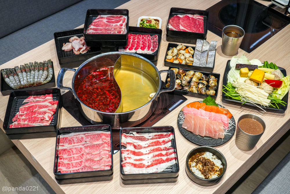 桃園｜武鶴mini輕奢鍋物-中路店．無點餐限制、無CD時間！頂級和牛與澎湃海鮮無限爽吃，肉肉控的天堂！ @Panda's paradise