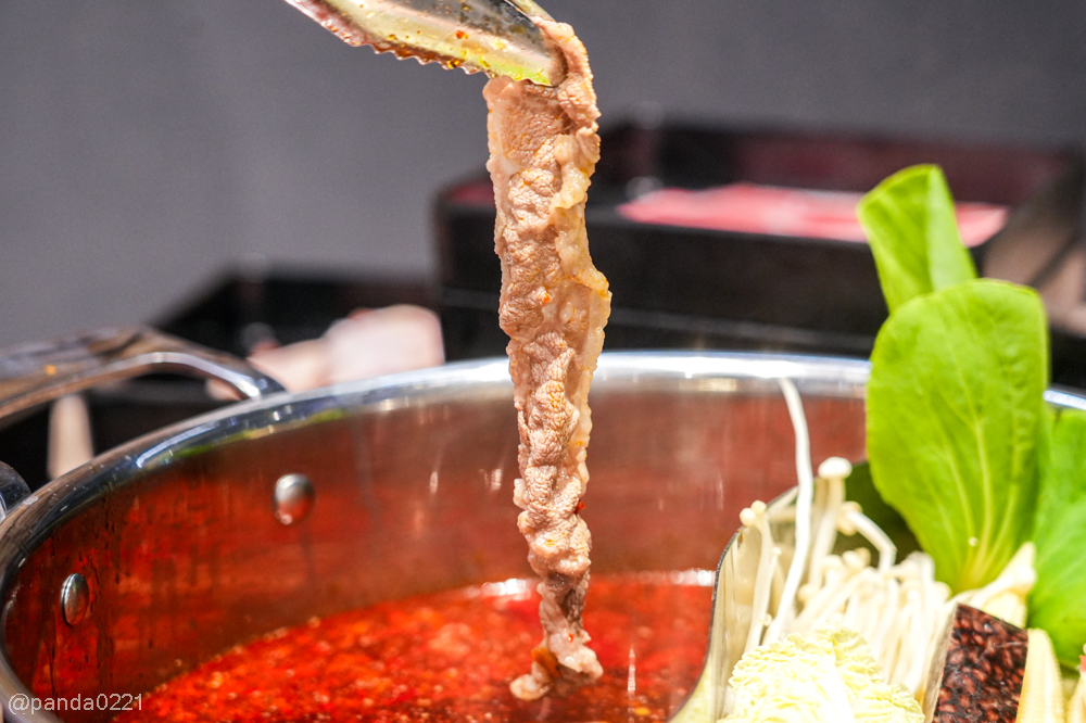 桃園｜武鶴mini輕奢鍋物-中路店．無點餐限制、無CD時間！頂級和牛與澎湃海鮮無限爽吃，肉肉控的天堂！ @Panda's paradise