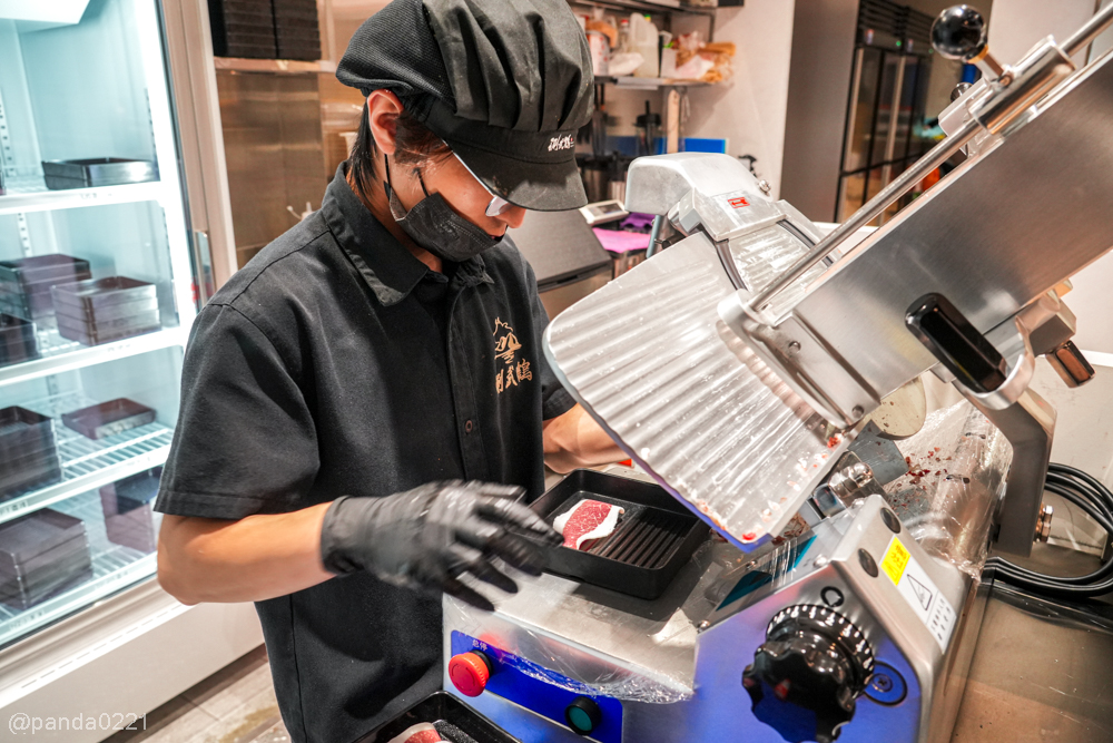 桃園｜武鶴mini輕奢鍋物-中路店．無點餐限制、無CD時間！頂級和牛與澎湃海鮮無限爽吃，肉肉控的天堂！ @Panda's paradise