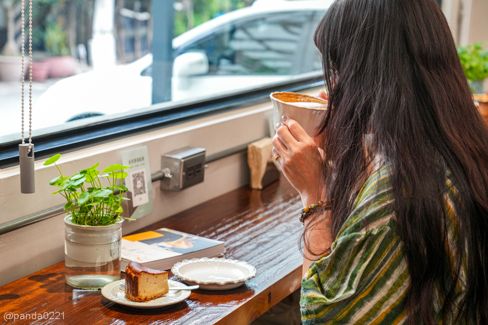桃園楊梅｜獵焰咖啡 Hunter Kaffe．楊梅高中旁質感輕工業風咖啡廳！維也納烘焙職人手作咖啡與美味甜點 @Panda's paradise