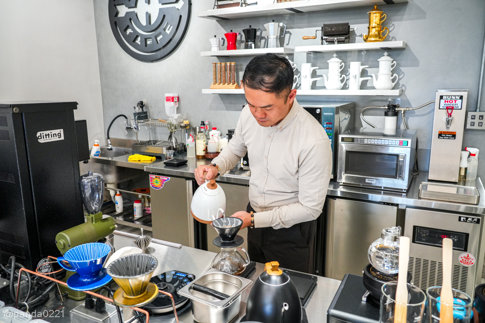 桃園楊梅｜獵焰咖啡 Hunter Kaffe．楊梅高中旁質感輕工業風咖啡廳！維也納烘焙職人手作咖啡與美味甜點 @Panda's paradise