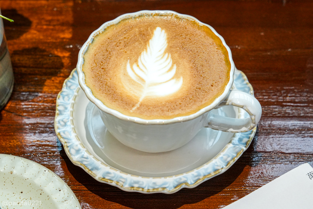 桃園楊梅｜獵焰咖啡 Hunter Kaffe．楊梅高中旁質感輕工業風咖啡廳！維也納烘焙職人手作咖啡與美味甜點 @Panda's paradise