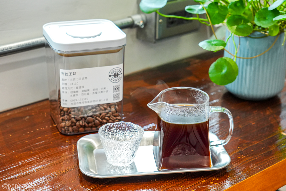 桃園楊梅｜獵焰咖啡 Hunter Kaffe．楊梅高中旁質感輕工業風咖啡廳！維也納烘焙職人手作咖啡與美味甜點 @Panda's paradise