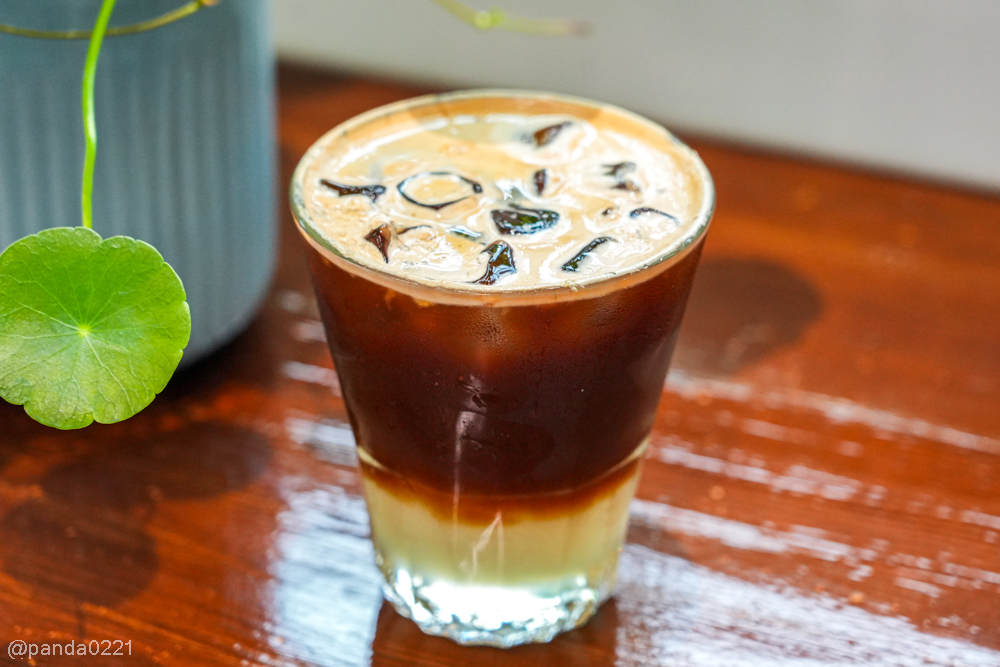 桃園楊梅｜獵焰咖啡 Hunter Kaffe．楊梅高中旁質感輕工業風咖啡廳！維也納烘焙職人手作咖啡與美味甜點 @Panda's paradise