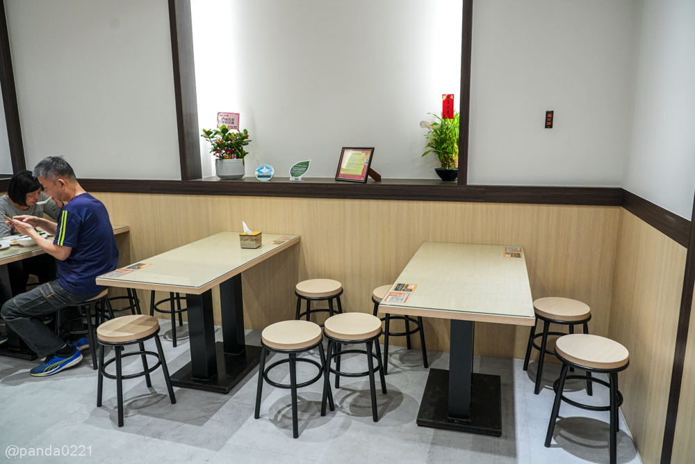 桃園中壢|豪爽鴨鴨肉專賣店-內壢店.內壢鴨肉飯、蔥油雞便當推薦,內用還有鴨骨湯喝到飽! @Panda's paradise 桃園中壢|豪爽鴨鴨肉專賣店-內壢店.內壢鴨肉飯、蔥油雞便當推薦,內用還有鴨骨湯喝到飽! @Panda's paradise