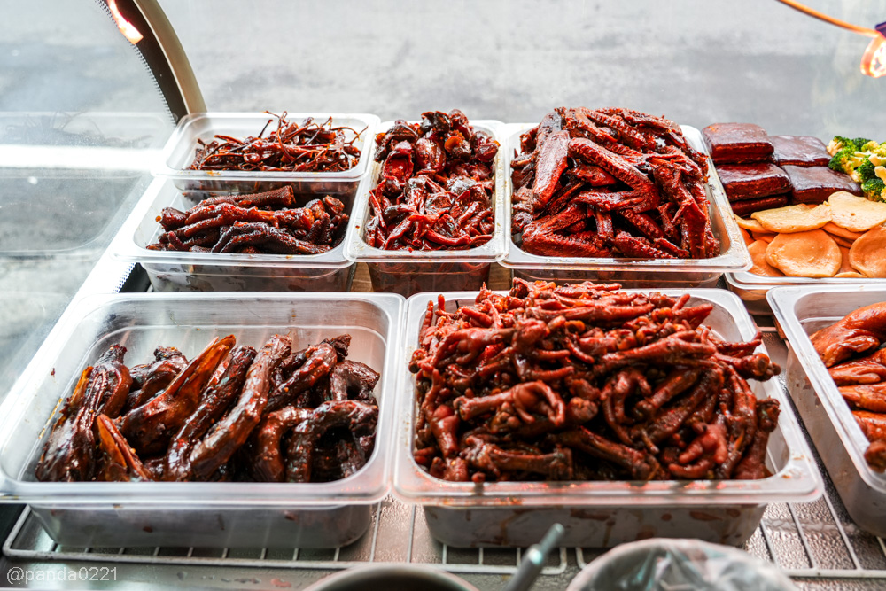 桃園八德｜追蕾醬香黑鴨桃鶯店．堅持無醬油古法滷製，現撈現滷黑鴨、鴨翅、鴨脆腸都有！ @Panda's paradise