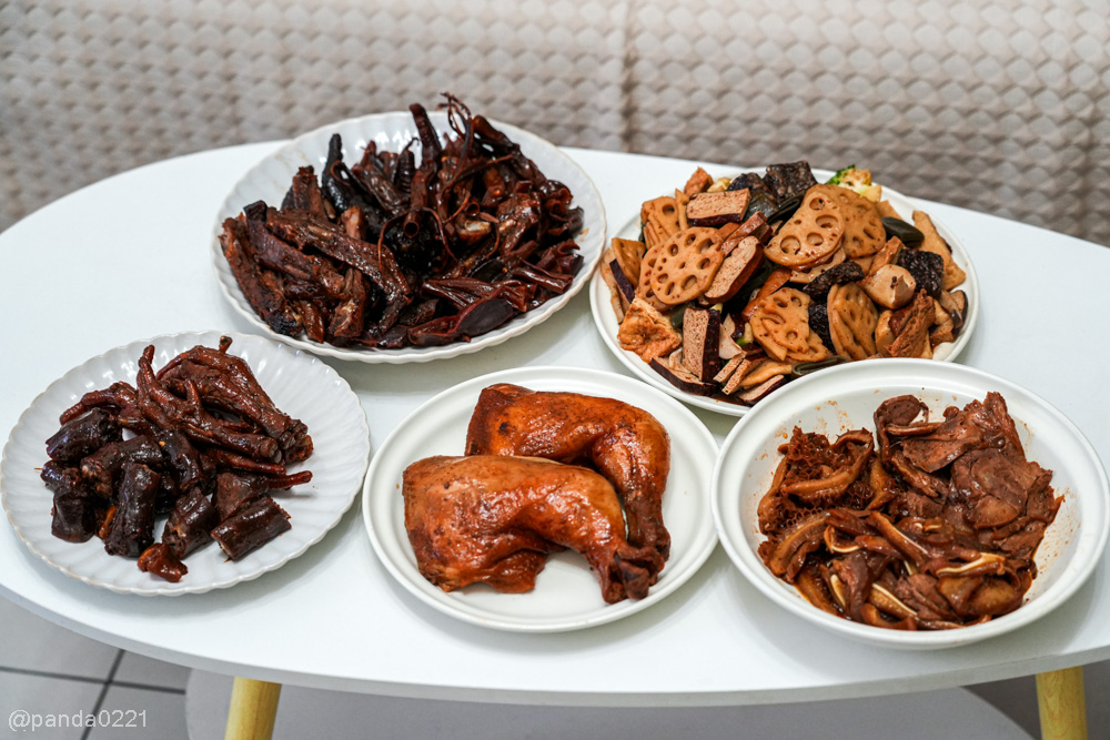桃園八德｜追蕾醬香黑鴨桃鶯店．堅持無醬油古法滷製，現撈現滷黑鴨、鴨翅、鴨脆腸都有！ @Panda's paradise