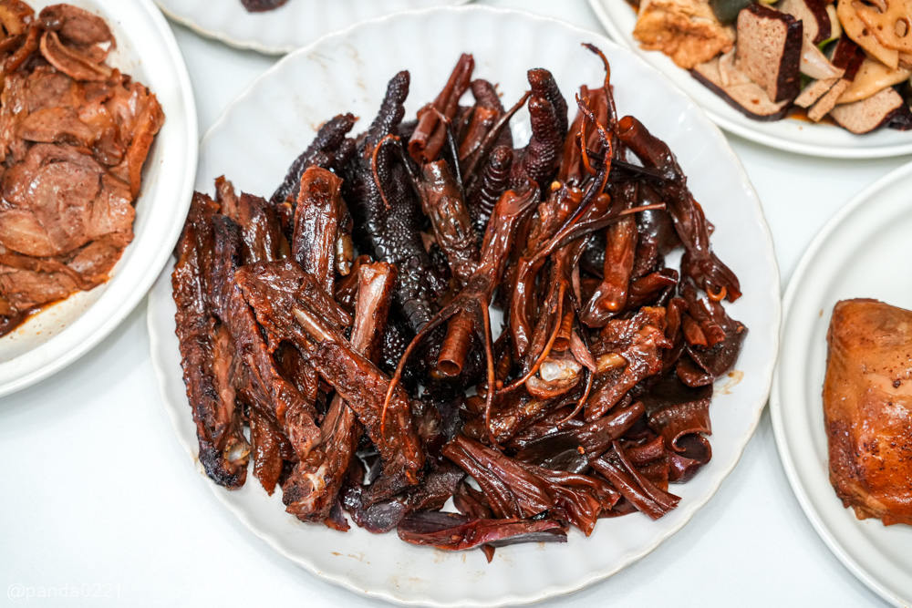 桃園八德｜追蕾醬香黑鴨桃鶯店．堅持無醬油古法滷製，現撈現滷黑鴨、鴨翅、鴨脆腸都有！ @Panda's paradise